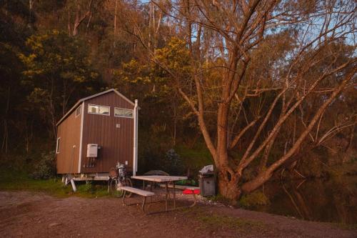 Quiet Lake House In Winery