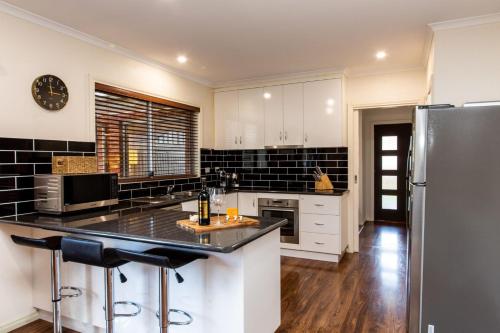 Mountbatten, Bright (photo 9)