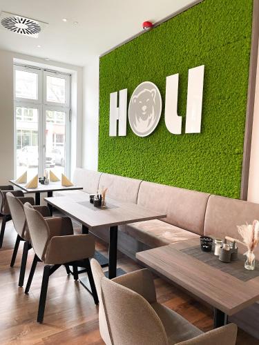 Restaurant, HOLI-Berlin Hotel & Hostel in Lichtenberg