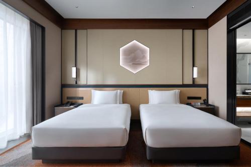 Grand Barony Jinan CBD – Jinan, WV