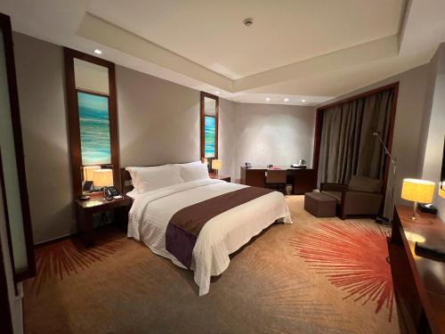 Baolong Hotel Shanghai in Yangpu Wujiaochang