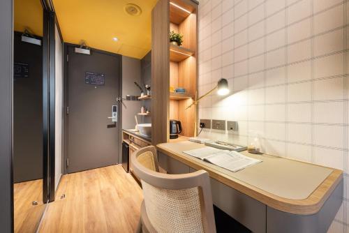 Premier Twin Room  image 4