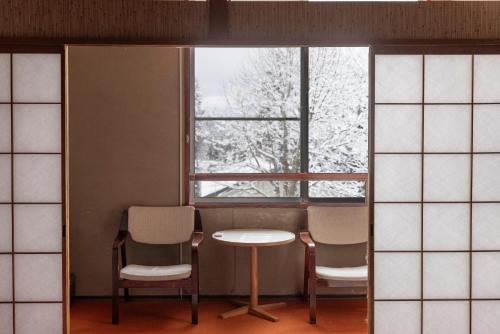 Japanese-Style Twin Room image 8