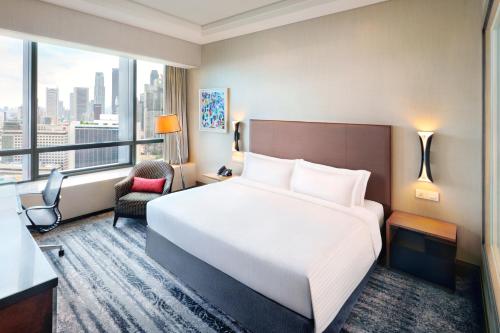 Deluxe King or Twin Room image 3
