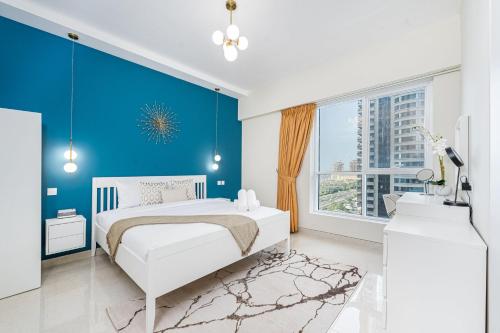 Vibrant 1BR at Prime Location Dubai Marina by Deluxe Holiday Homes, Dubai (photo 5)