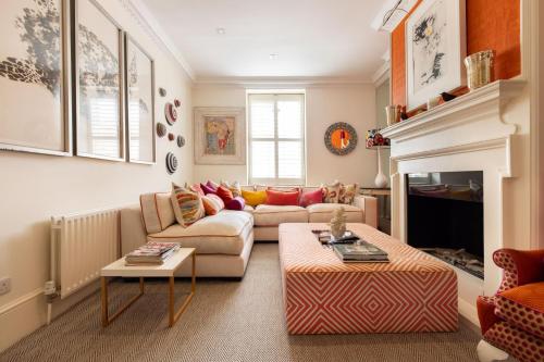 A Royal Residence – Stylish 2 Bedroom in Kensington