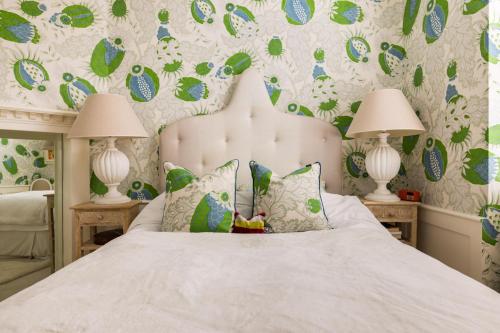 A Royal Residence – Stylish 2 Bedroom in Kensington - image 13