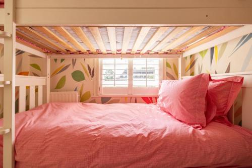 A Royal Residence – Stylish 2 Bedroom in Kensington - image 6