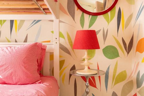 A Royal Residence – Stylish 2 Bedroom in Kensington - image 5