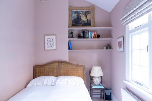 Traditional Treasure – 3 Bedroom Home by Hyde Park - image 3