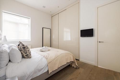 Calm Diva 2 Bedroom in Notting Hill - image 14
