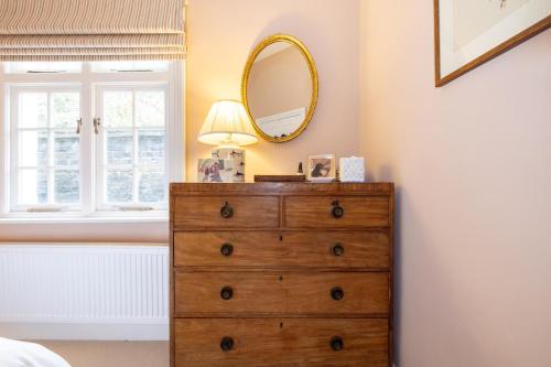 Traditional Treasure – 3 Bedroom Home by Hyde Park - image 13