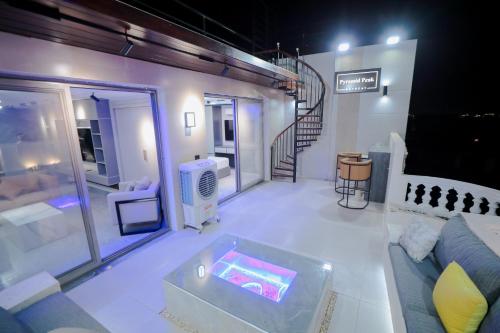 Pyramid Peak Retreat Pyramid Peak Retreat