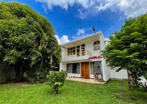 Entire 3 bedroom Villa - Private Garden