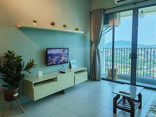 Modern Comfy Suite Room-9Pax - Tap to explore photos