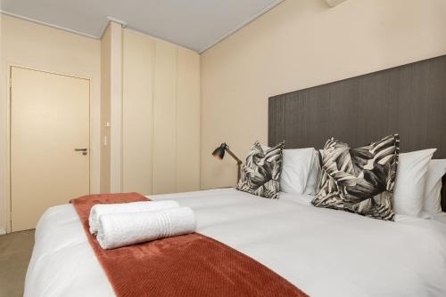 Portside Luxury Apartments - Tap to explore photos