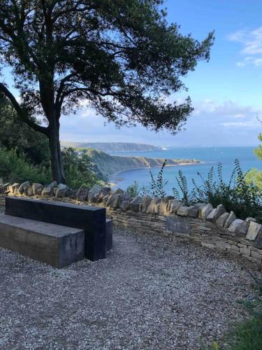 Nearby attraction, Bournemouth. Private Self Contained space. in Bournemouth Suburbs