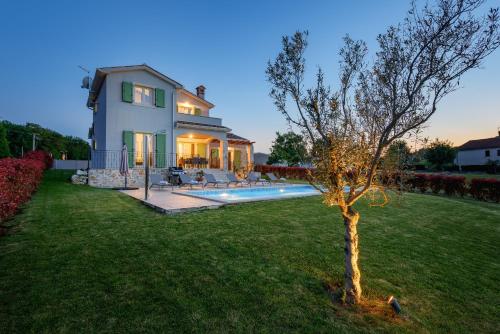 Beautiful Villa Bartol with pool and view in Pazin