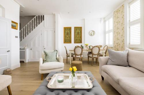 The Montagu – 2 Bedrooms with Terrace in Kensington - image 13