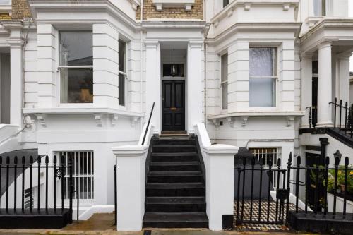 The Montagu – 2 Bedrooms with Terrace in Kensington - image 9