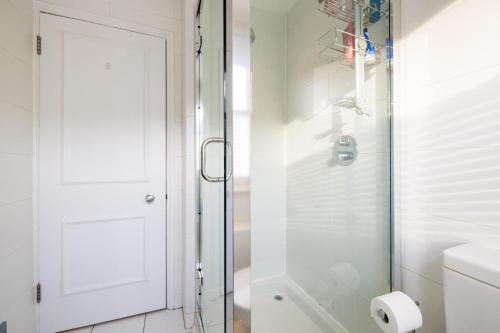 The Montagu – 2 Bedrooms with Terrace in Kensington - image 2