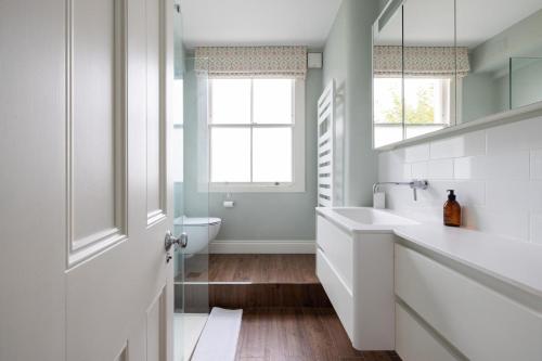 Kensington Luxury - 2 Bedrooms - image 9