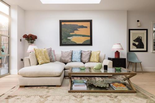 Fabulous 4 bedroom Family Home in Fulham, London (photo 5)