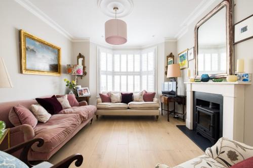 Fabulous 4 bedroom Family Home in Fulham, London (photo 9)