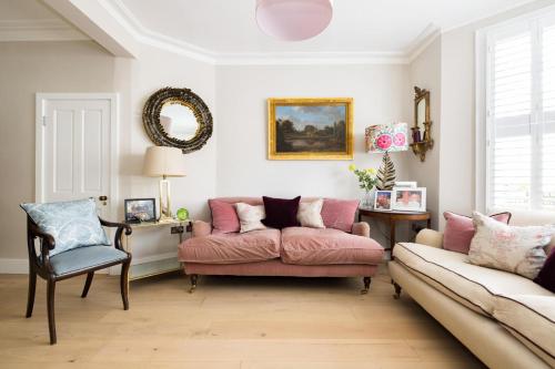 Fabulous 4 bedroom Family Home in Fulham - image 10