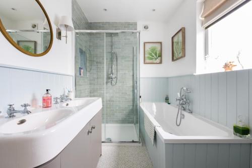 Fabulous Family Home in Fulham - 4 bedrooms - image 13