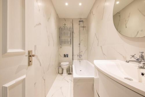 Cosy and Stylish Chelsea 2 bedroom flat - main image