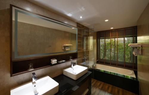 room detail thumbnail 2