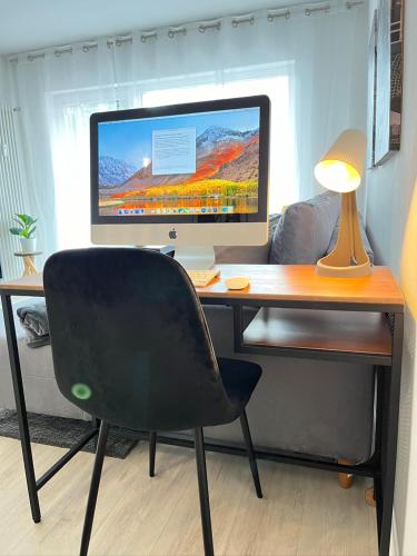 Living at Saarpartments -AdultsOnly- 2 Bedrooms, Kitchen - Business & Holiday Apartments for Long- and Short term Stay, 3 min to Train Station, Secure E-Bike Parking!, Saarbrücken (Foto 9)