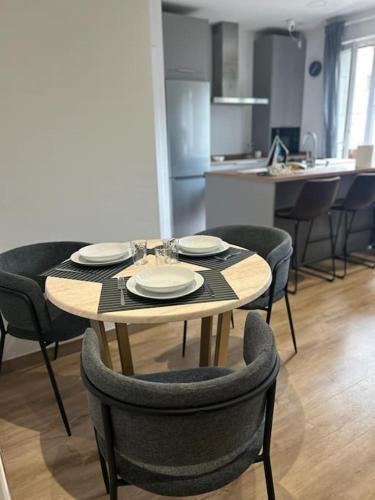 Piso Deluxe con Balcón Cerca del Casco Viejo, Bilbao