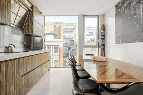 4-Bedroom House-Sleeps 15-Central London-Lift and Roof Terrace, London (photo 6)