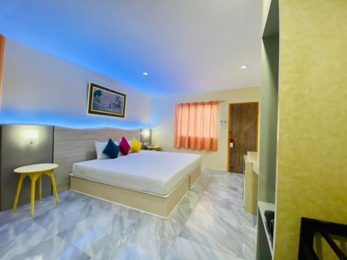 room detail thumbnail 0