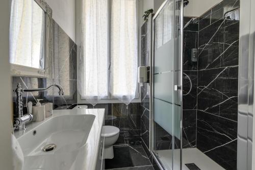 Hôtel Henri IV - image 10
