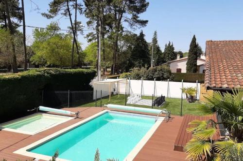 La maison du Bonheur Arés 30 personnes avec piscines chauffées