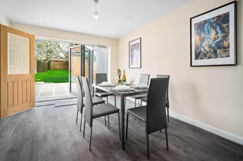 Stylish 4 Bedroom House - Harborne - Top Rated - Parking - Garden - 6CO, Бирмингем (фото 4)