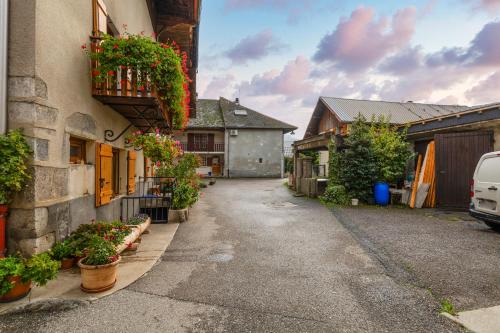 Maison village proche lac d'annecy gîte à louer Villard