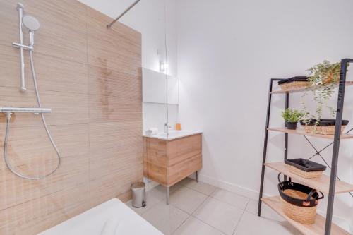 One-Bedroom Apartment image 6