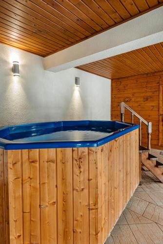 Karstais baseins, Casa Dinainte SPA Resort in Sălicea