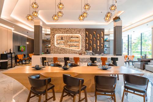 Bar/lounge, Novotel Rayong Star Convention Centre in Rayong