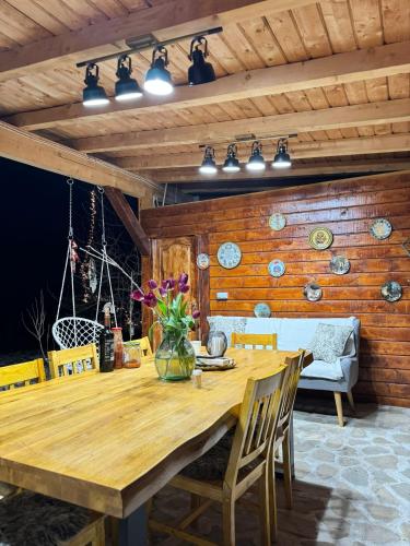 Cuibul din livadă (Cuibul din livada) in Vulcana De Sus