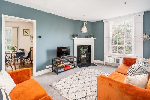 Beautiful Central 2 Bed Flat, Bath (photo 8)