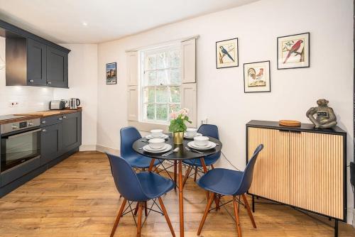 Beautiful Central 2 Bed Flat, Bath (photo 9)