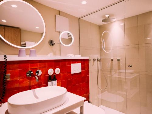 Large Double Room image 10