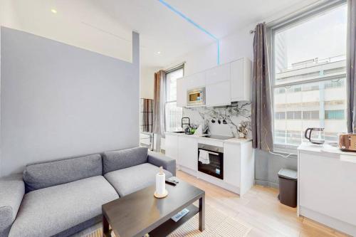 Apt for 4 with Aircon - 1min to Paddington Station