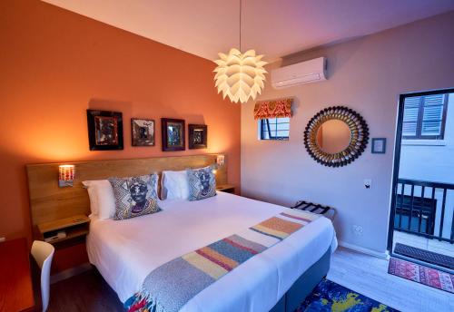 Double Room with Pool View image 10