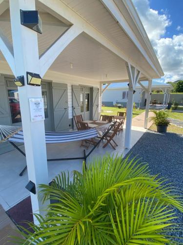 Les Terrasses de Vinty 3 villas autour d'une piscine